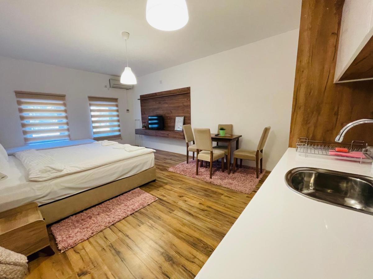 Fuk-Tak Apartmani&Restoran Dojran Exteriör bild